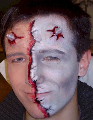 Sebastian mit Prosthetic in Latex und Gelatine geschminkt